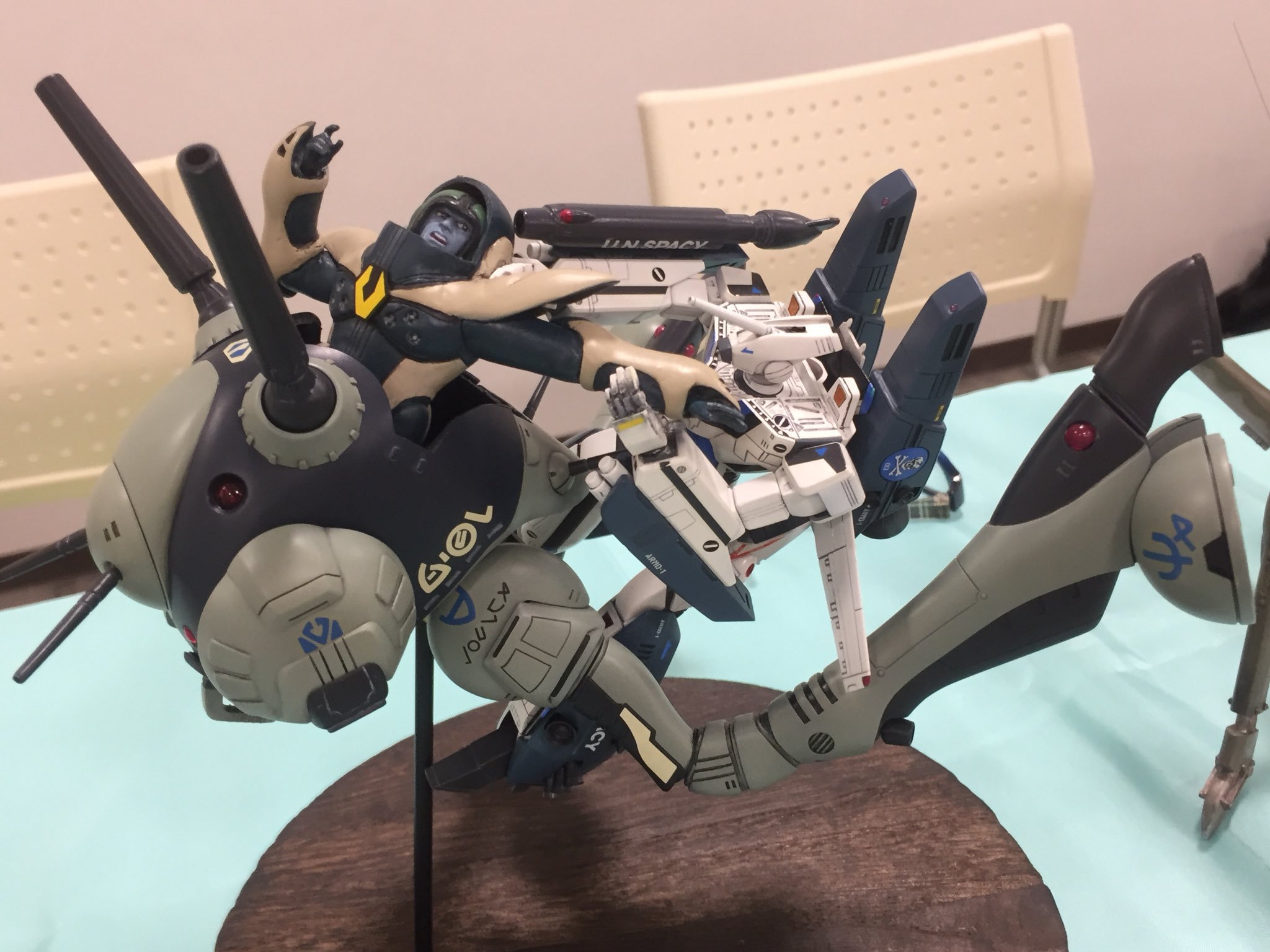 Diorama reproducing the moment from DYRL: Valkyrie extracting a Zentradi pilot from an armored vehicle - Macross, Robotech, Stand modeling, Anime, Figurines, Longpost