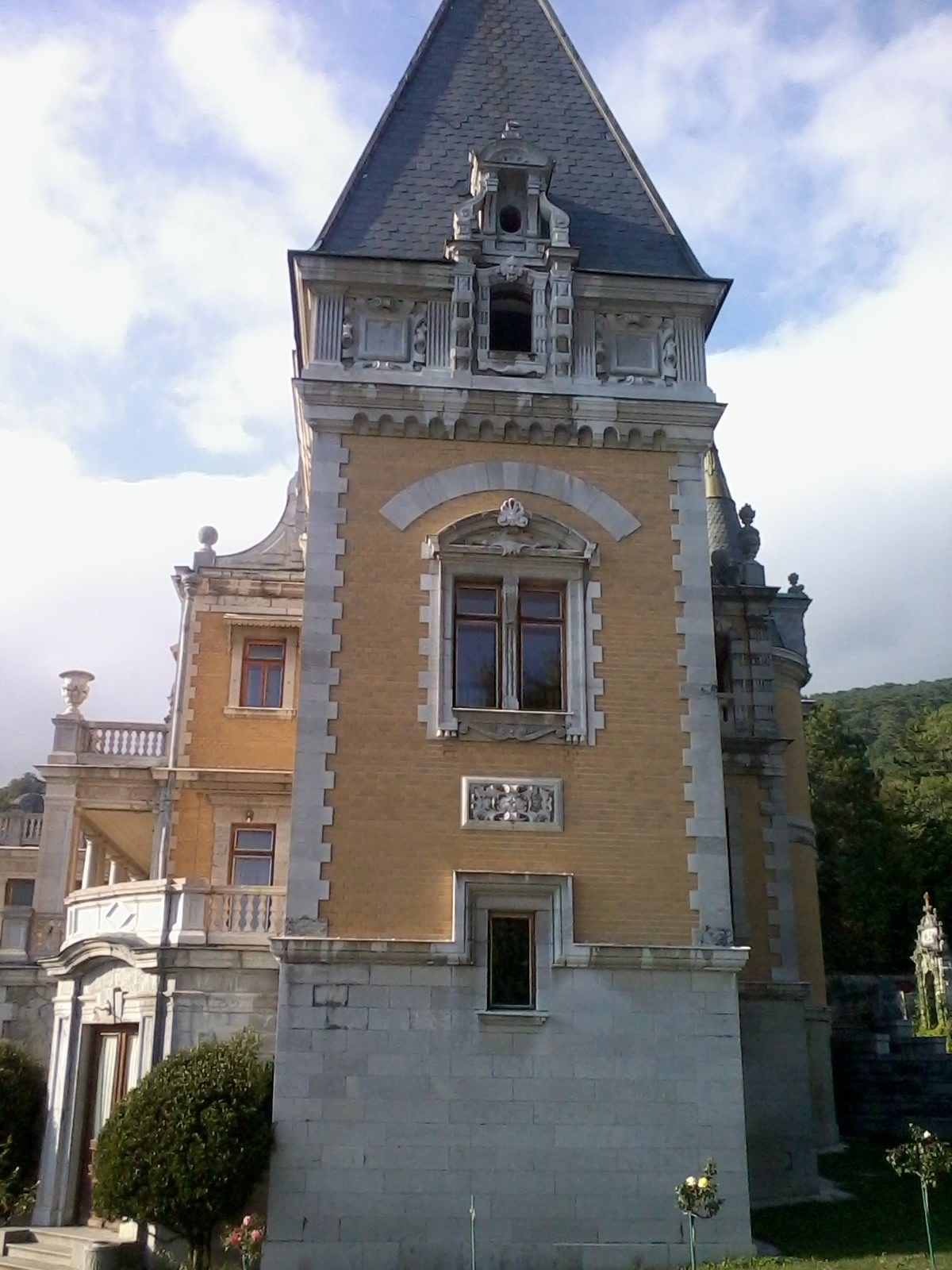 Massandra Palace...) - My, Crimea, Yalta, Massandra, Castle, Holidays in Russia, Black Sea, Architectural monument, Travels, Longpost