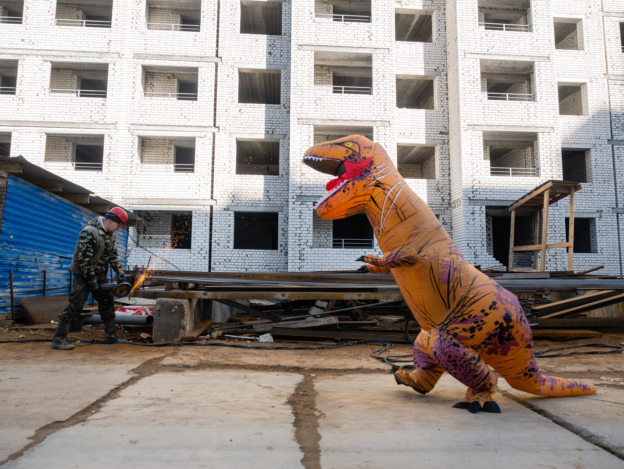 In Nizhny Novgorod, on April 1, one of the developers published an extremely unusual photo report on the progress of construction - Dinosaur costume, Building, Developer, April 1, Longpost, Nizhny Novgorod