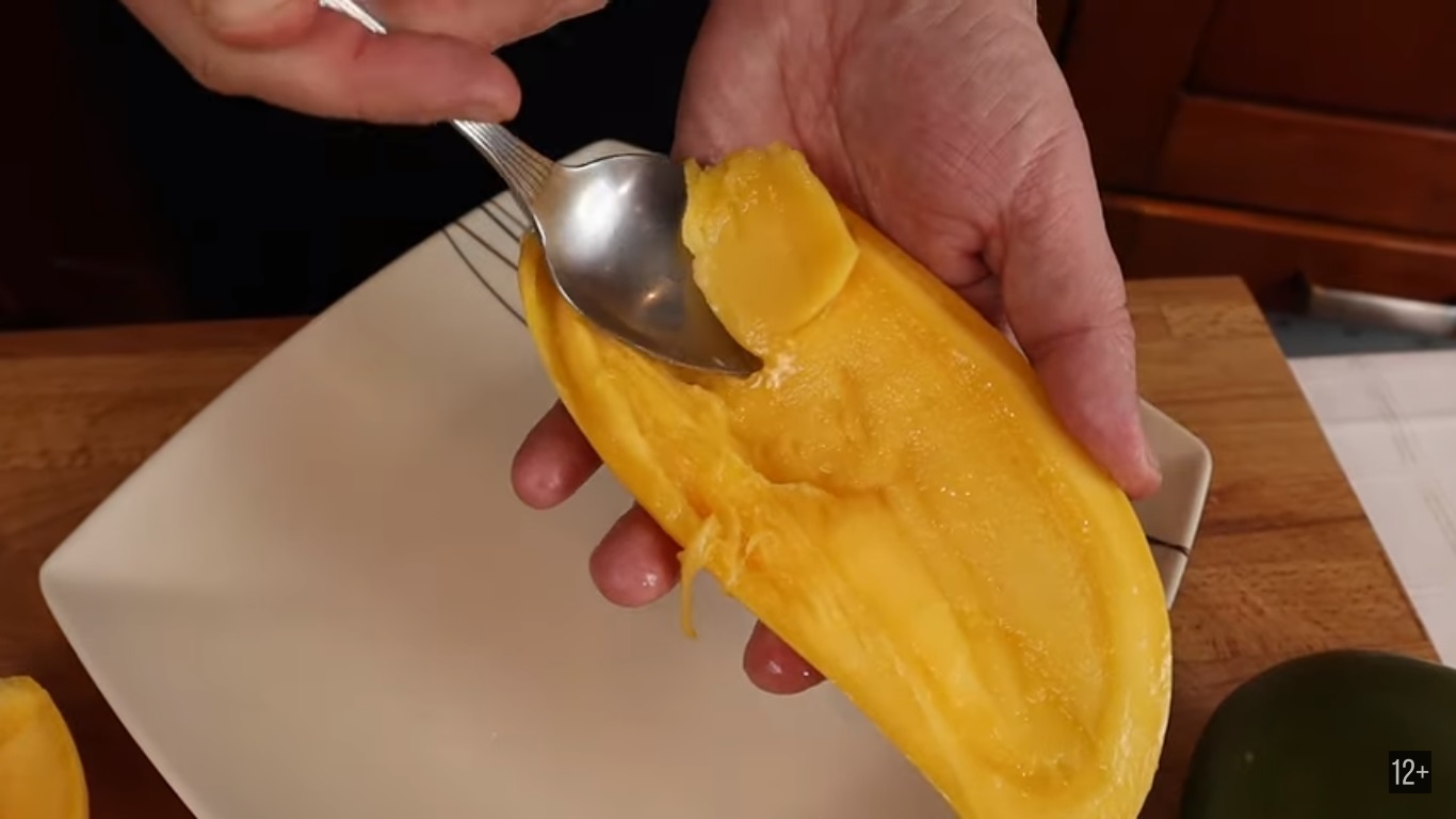 How to choose a MANGO / 4 LIFE HACKS how to eat a mango / Product review - My, Mango, Food, Фрукты, Butchering, Video, Longpost