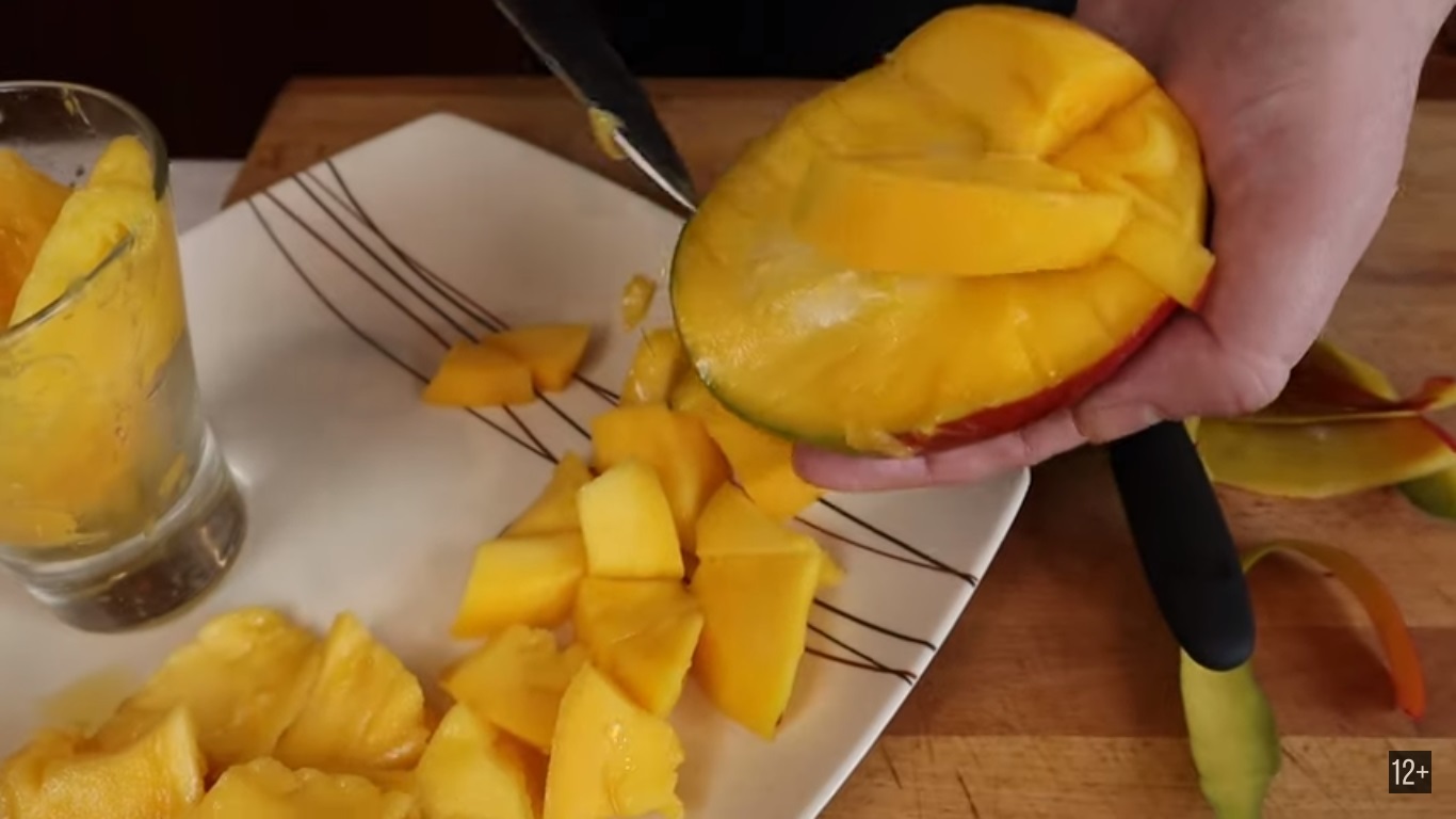 How to choose a MANGO / 4 LIFE HACKS how to eat a mango / Product review - My, Mango, Food, Фрукты, Butchering, Video, Longpost