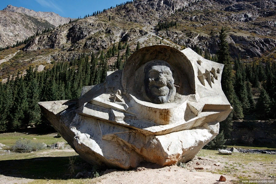 Разрушенный памятник Гагарину - Моё, Юрий Гагарин, Иссык-Куль, Кыргызстан, Памятник, СССР, 12 апреля - День космонавтики, Длиннопост