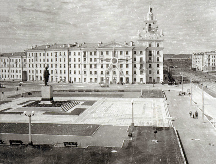 Architecture of the USSR: House with a spire in Komsomolsk-on-Amur - the USSR, Architecture, Komsomolsk-on-Amur, Дальний Восток, Longpost