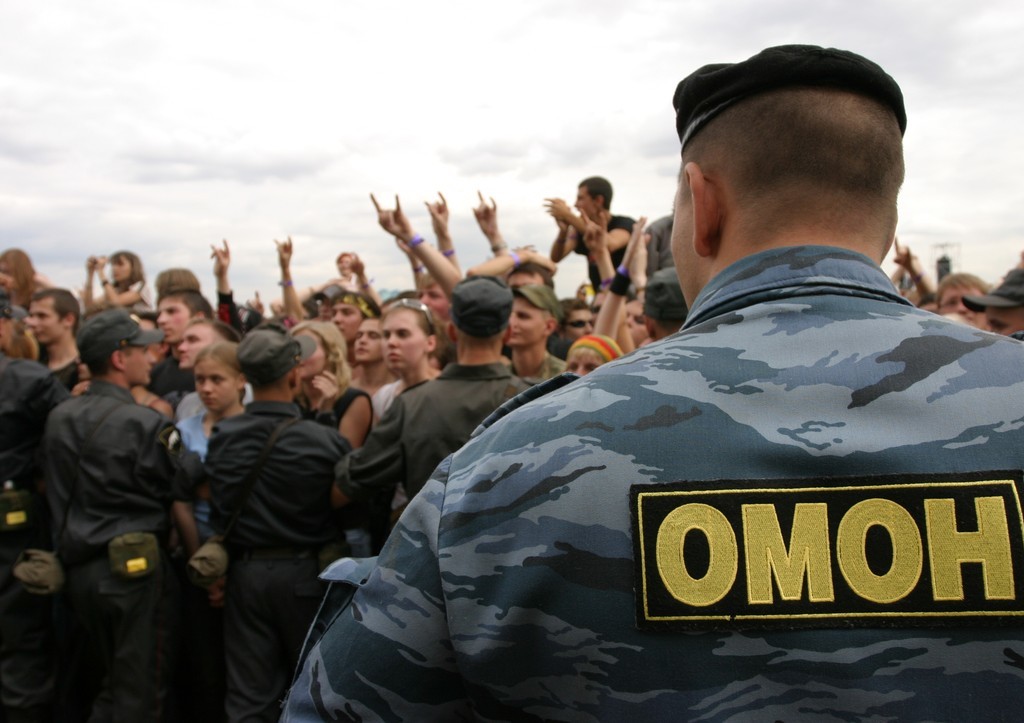 “Creatures and sheep”: Vladikavkaz residents were insulted from the regional government building - news, Rally, Self-isolation, Vladikavkaz, Riot police, Coronavirus, Video, Politics, Negative