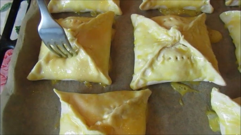 Puff pastries with ham and cheese - My, Cooking, Snack, Puff, Video recipe, Video, Recipe, Food, Bakery products