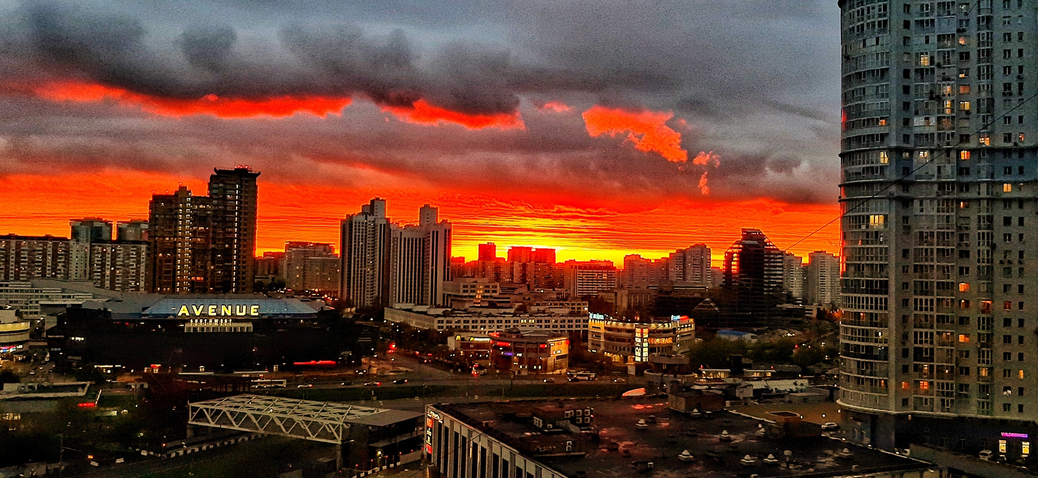 Закат на Юго-Западе Москвы | Пикабу