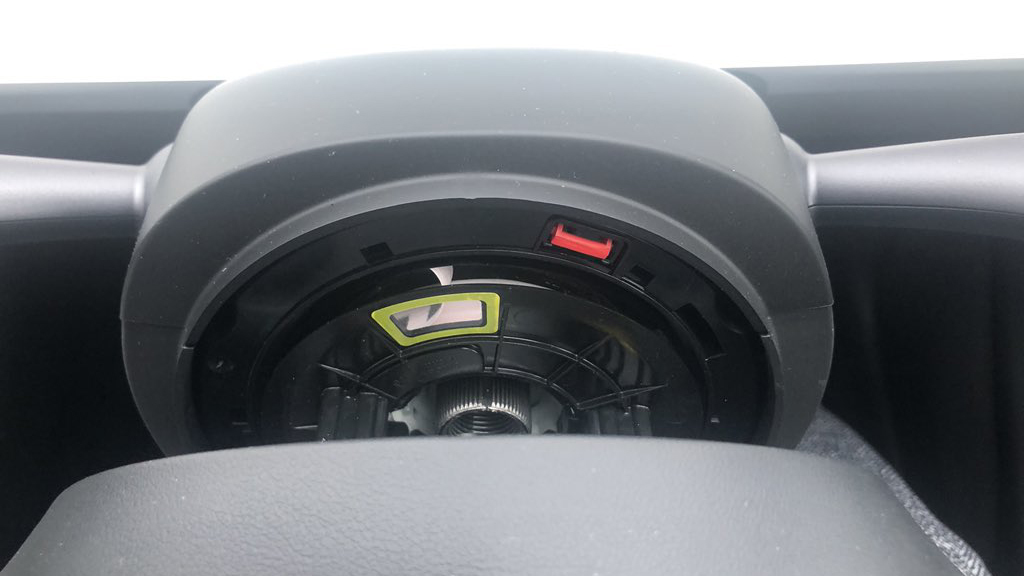 The steering wheel of a brand new Tesla fell off. Right while driving - Tesla, Auto, Steering wheel, Great Britain, Longpost, GIF