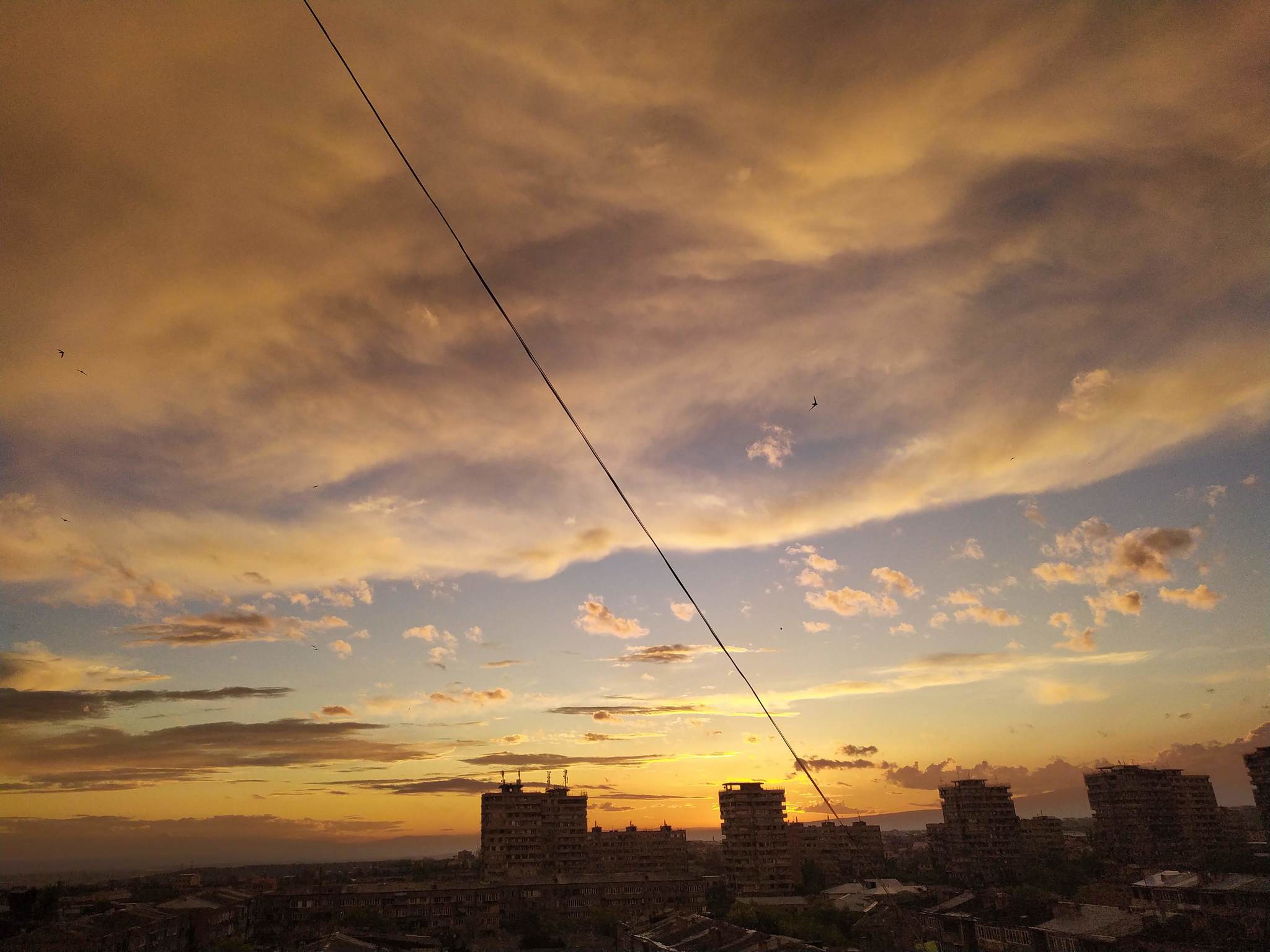 I recently took a photo of the sunset from my window. - My, Sunset, Clouds, The photo, Mobile photography, The sun, Horizon, Xiaomi, Xiaomi Redmi Note 7, Longpost