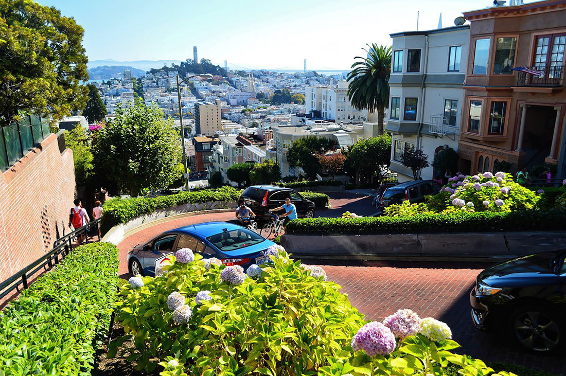 The crookedest street in the world - USA, San Francisco, Lombard street, Serpentine, Longpost