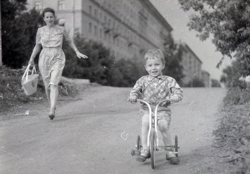 Where?!) - My, Mum, Children, Black and white photo, The photo