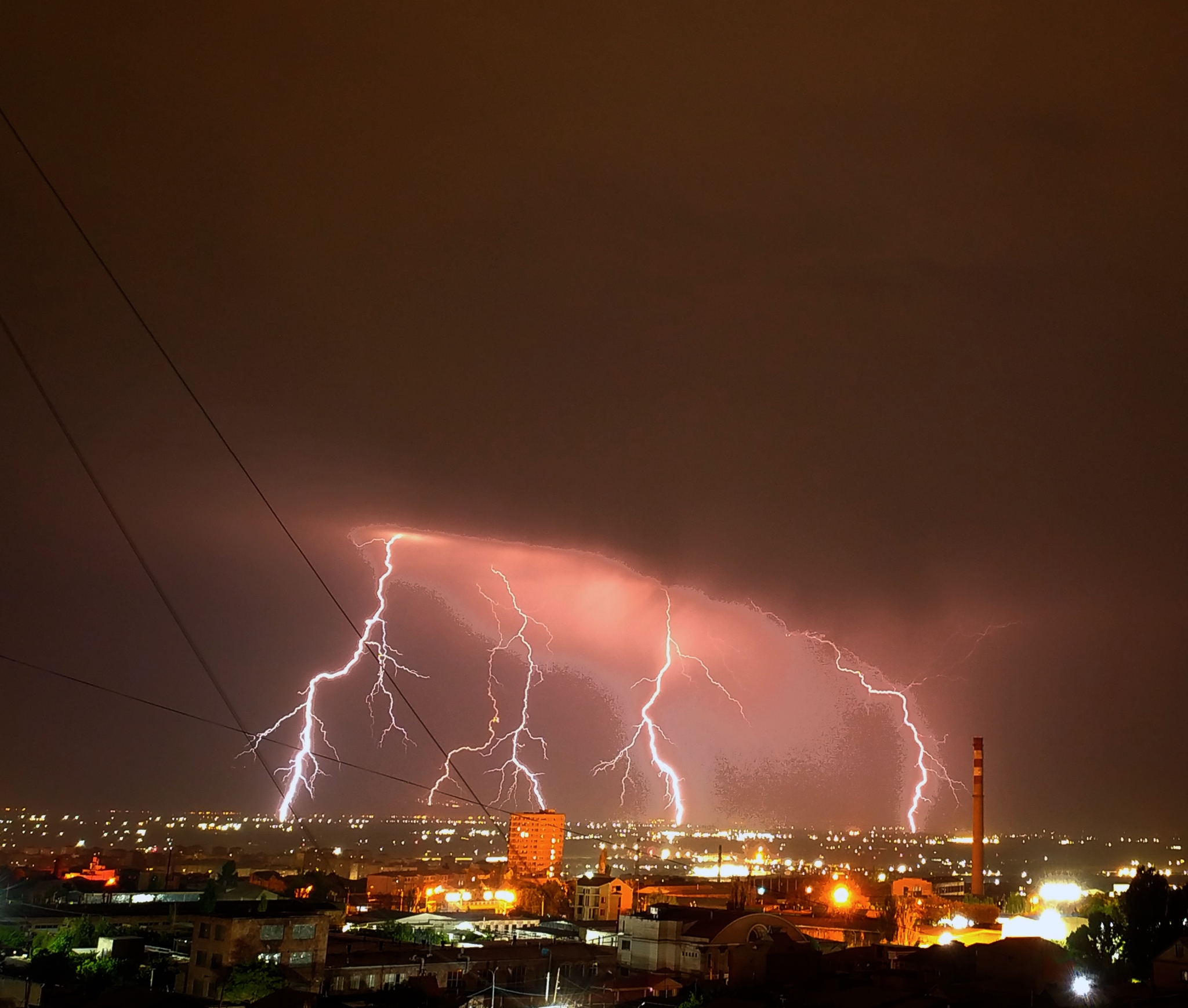 There was a thunderstorm at night, I took a photo of some lightning, part 1 - My, The photo, Mobile photography, Lightning, Thunderstorm, Night, Longpost