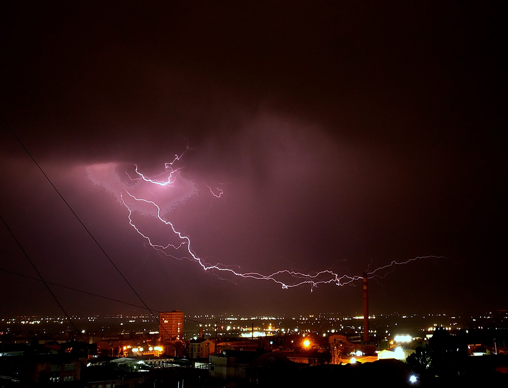 There was a thunderstorm at night, I took a photo of some lightning, part 1 - My, The photo, Mobile photography, Lightning, Thunderstorm, Night, Longpost