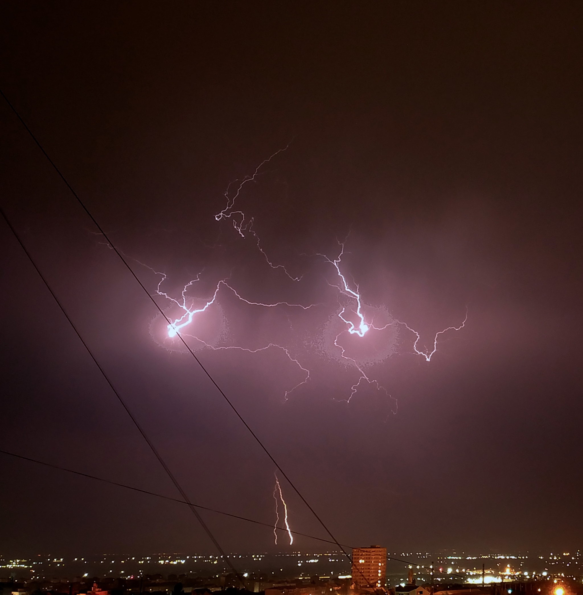 There was a thunderstorm at night, I took a photo of some lightning, part 1 - My, The photo, Mobile photography, Lightning, Thunderstorm, Night, Longpost