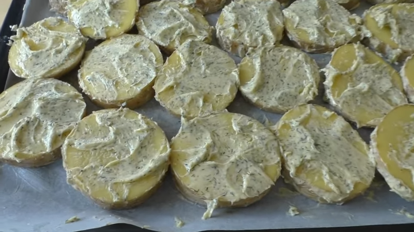 Baked potatoes in the oven with garlic and dill - My, Cooking, Baked potato, Recipe, Food, Garnish, Other cuisine, Video, Longpost, Video recipe