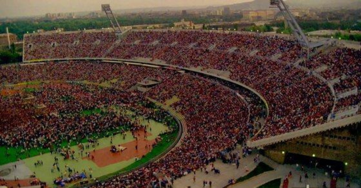 THE FIRST STADIUM ROCK CONCERT BEHIND THE IRON CURTAIN - Queen, Rock concert, Budapest, Iron curtain, Video, Longpost