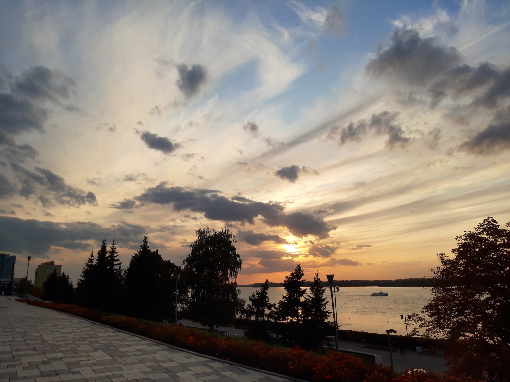 Embankment of Samara in September 2019 - My, Samara, Embankment, The photo, Mobile photography, Nikon, Sunset, Sky, Tourism, Longpost