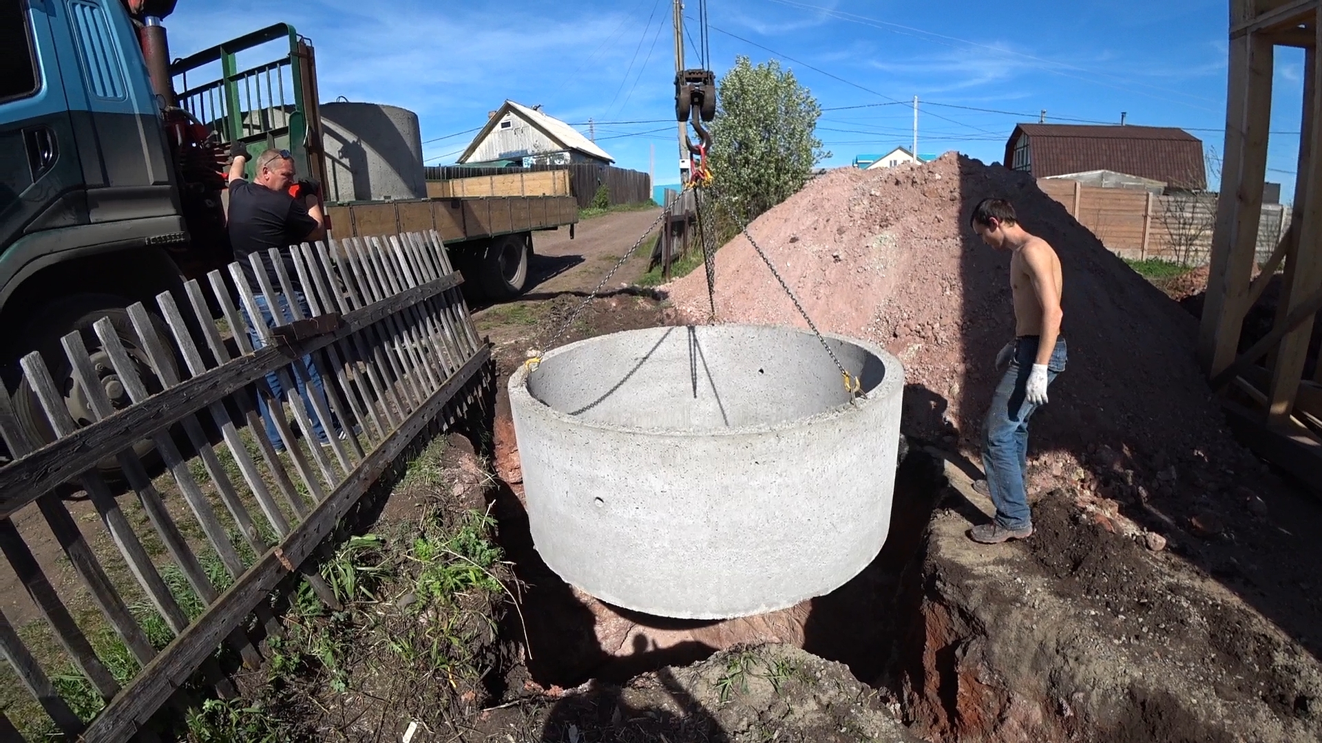 Наружная канализация частного дома (копка, монтаж колец) | Пикабу