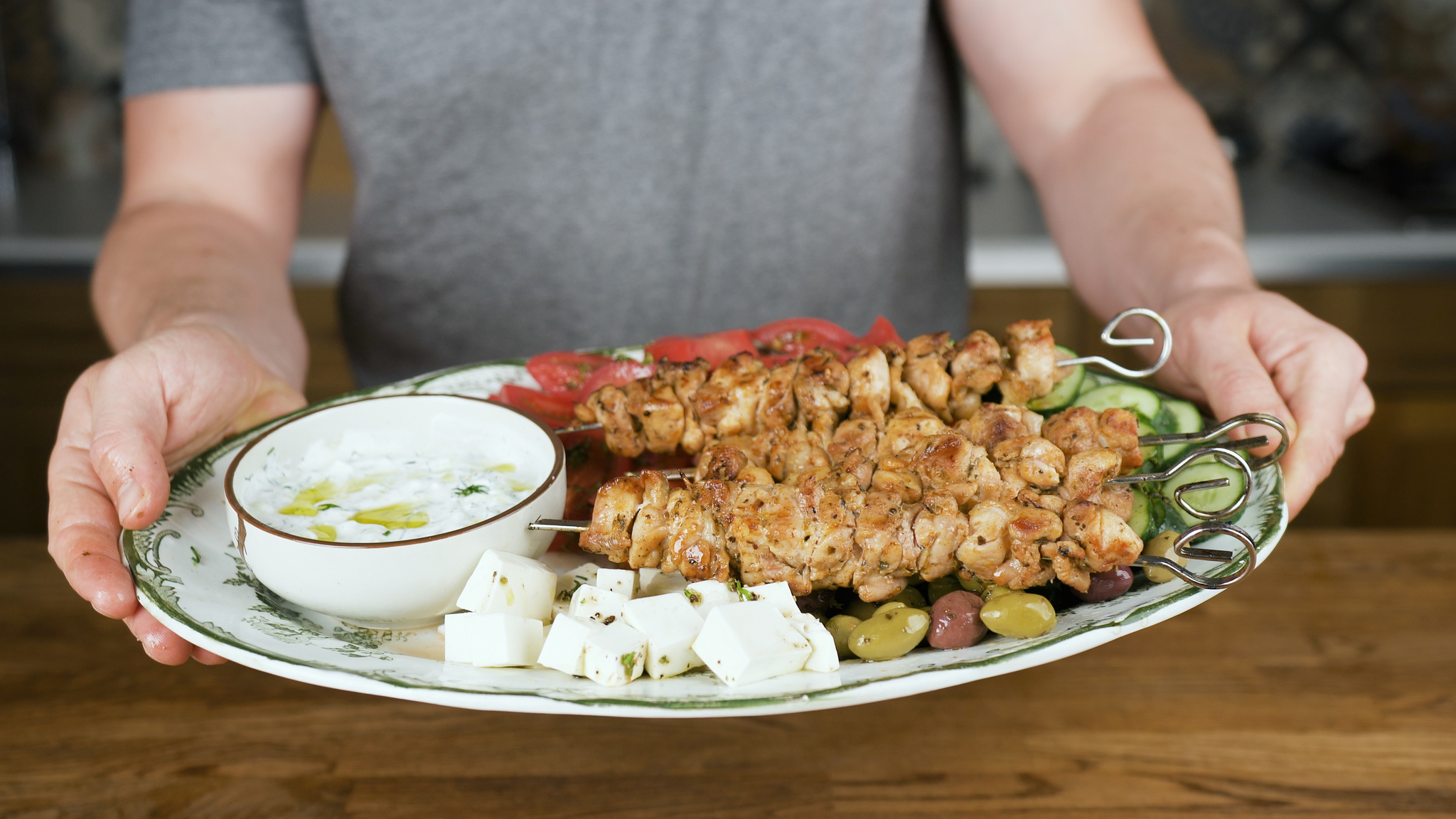 Греческие шашлычки на шпажках, самодельные питы и другая вкуснятина | Пикабу