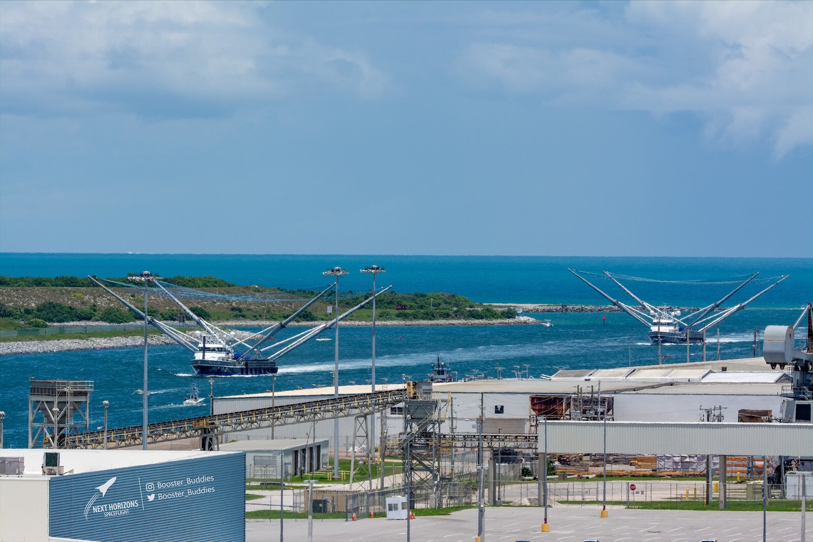 Two salvaged Falcon 9 fairing flaps arrived at Port Canaveral after the Starlink-8 mission - Spacex, Head fairing, Space, Falcon 9, Cape Canaveral, Blue origin, Longpost