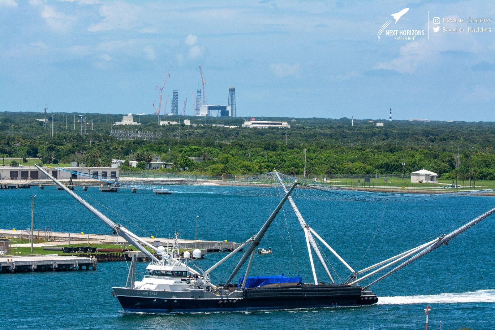 Two salvaged Falcon 9 fairing flaps arrived at Port Canaveral after the Starlink-8 mission - Spacex, Head fairing, Space, Falcon 9, Cape Canaveral, Blue origin, Longpost