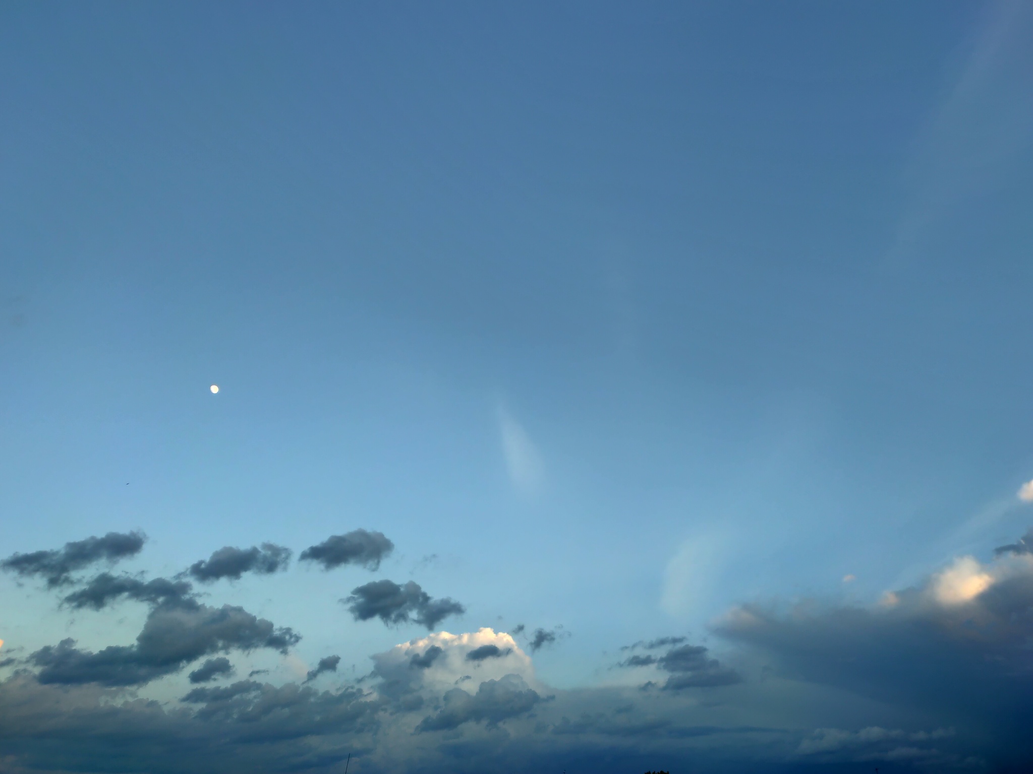 One of the few days when it didn't rain - My, Sky, The clouds, moon, No filters