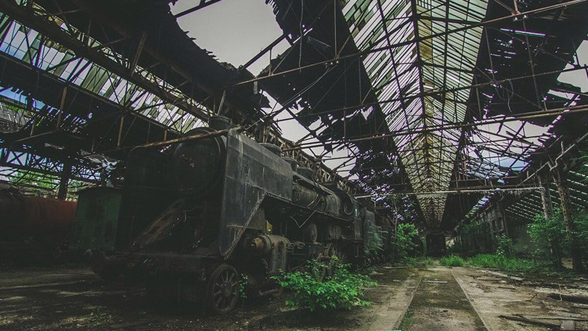 Кладбище заброшенных поездов Red Star Train в Будапеште | Пикабу