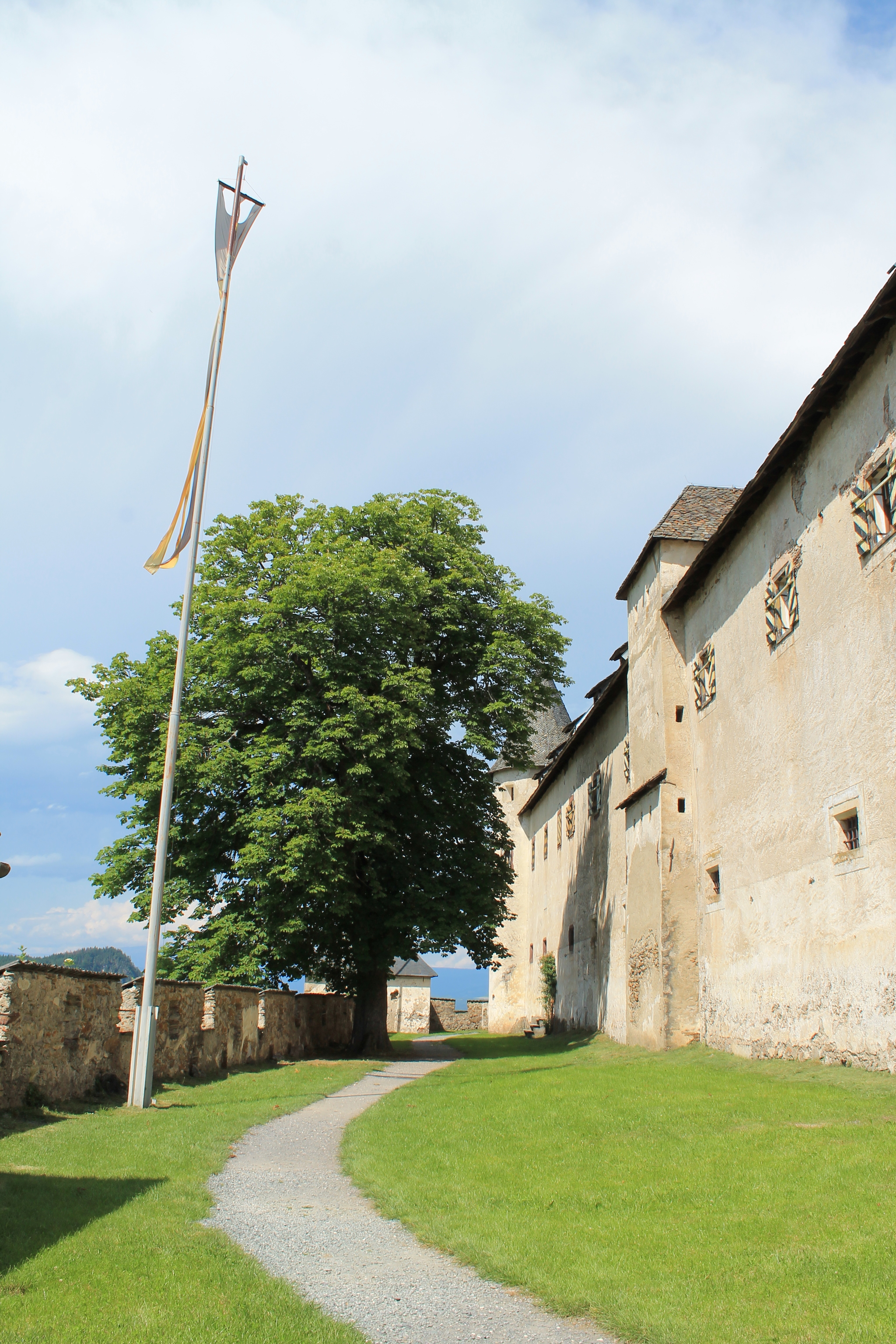 Reply to the post “Medieval castles that have survived to this day” - My, Architecture, Middle Ages, Lock, Fortress, Europe, Beautiful view, Fortification, Reply to post, Longpost