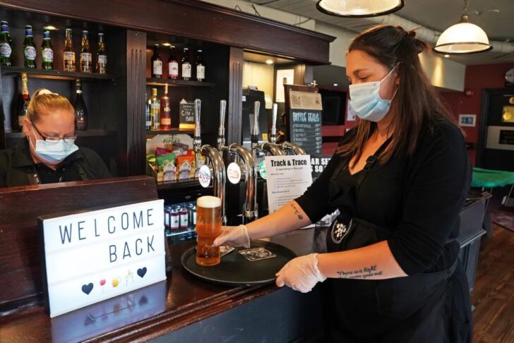 Debauchery and 8 million liters of beer drunk: pubs open in Britain after quarantine - Alcohol, England, Quarantine, Longpost