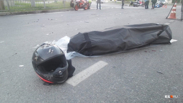 A 36-year-old motorcyclist, who was hit by a Mercedes, died in Yekaterinburg - Road accident, Crash, Motorcyclists, Negative, Yekaterinburg, Death, Video, Longpost