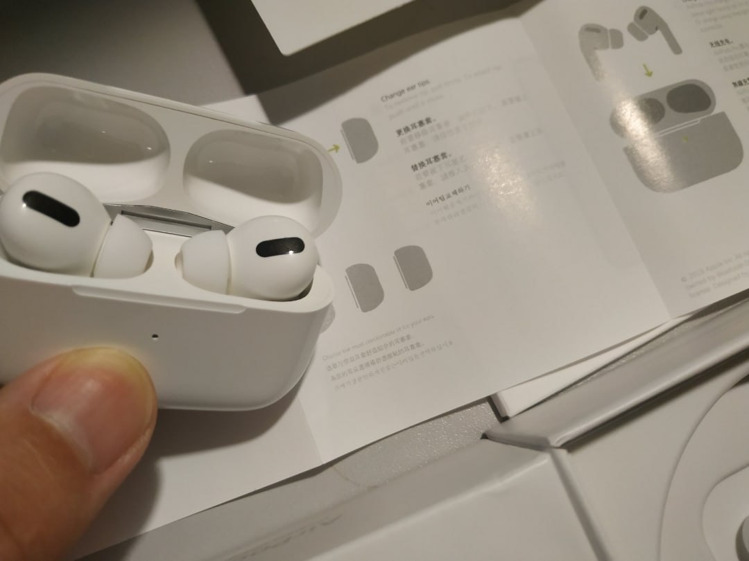 Оригинальность эппл. Наушники AIRPODS Pro Озон. OZON наушники AIRPODS. Поддельные наушники AIRPODS Pro. Ze826-09035-a AIRPODS.