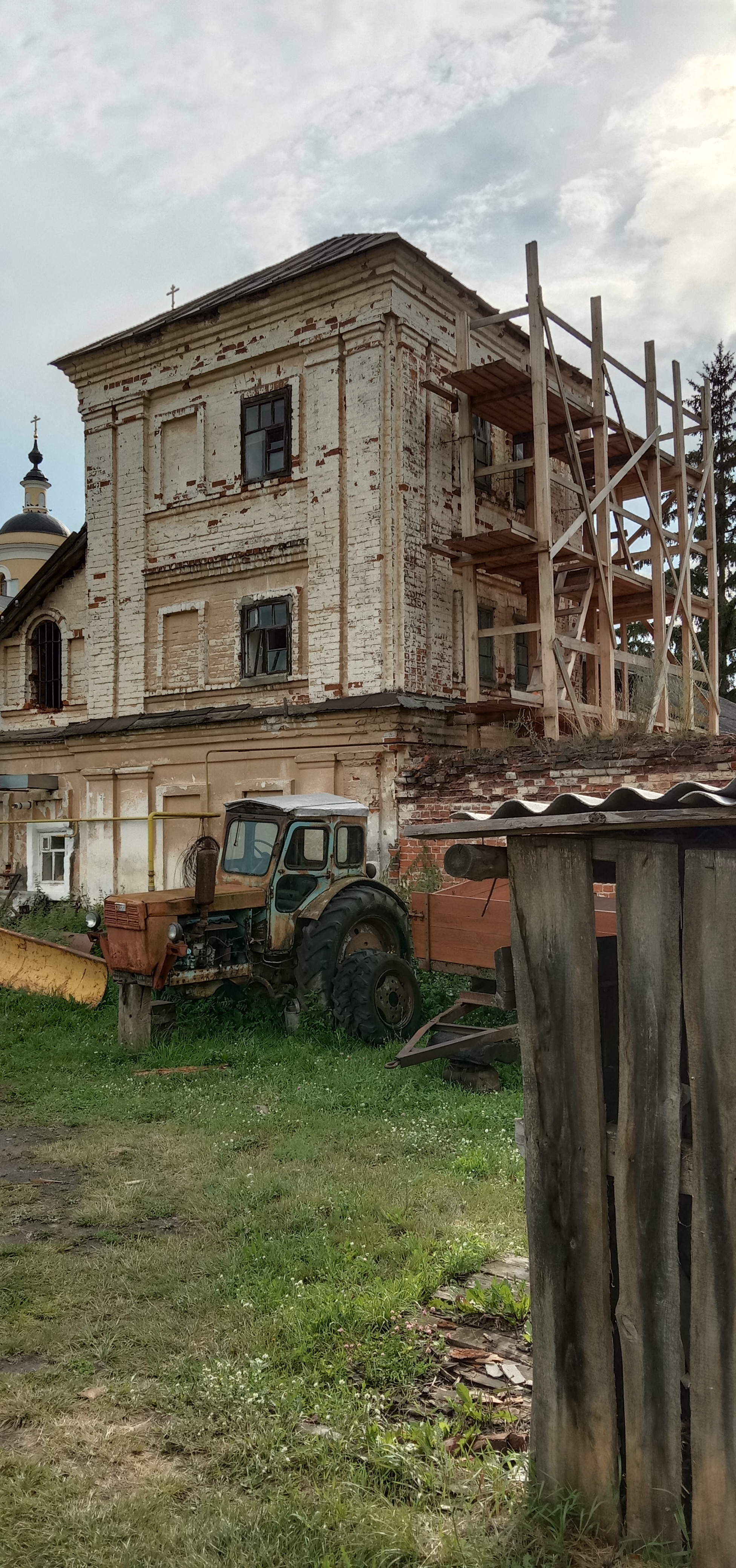 Деревенский антураж - Моё, Трактор, Деревня, Монастырь, Длиннопост, Фотография