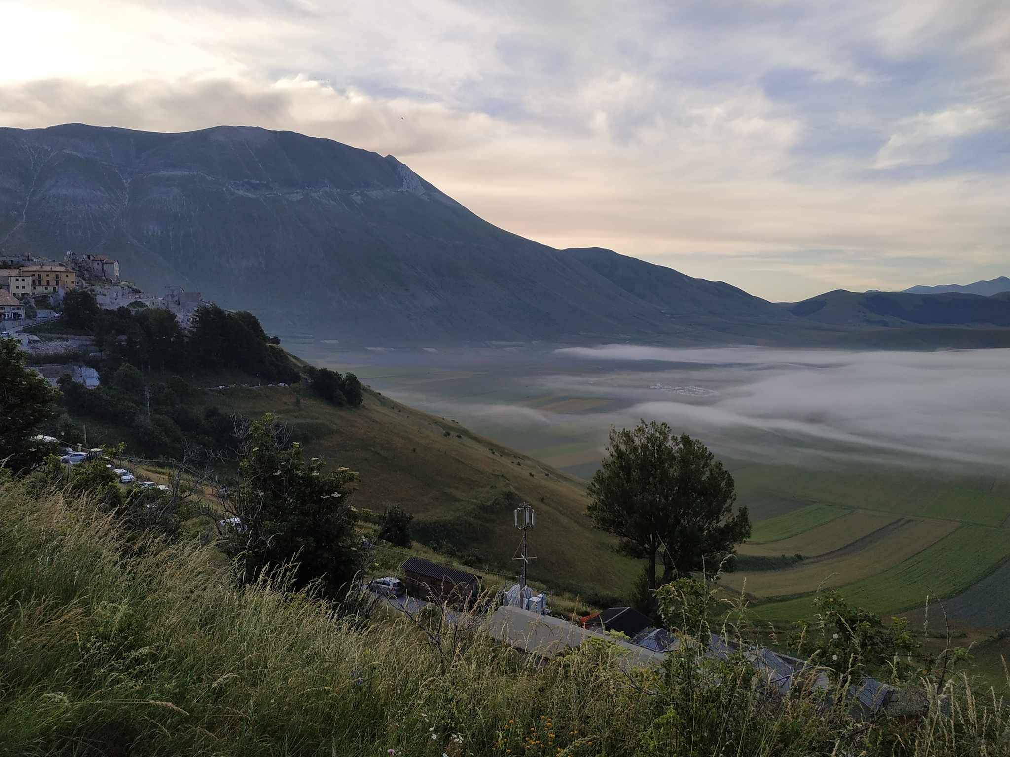 Fioritura Castelluccio: an incredible event in the center of Italy - My, Travels, Italy, Flowers, Wildflowers, The mountains, Umbria, The photo, Landscape, Video, Longpost