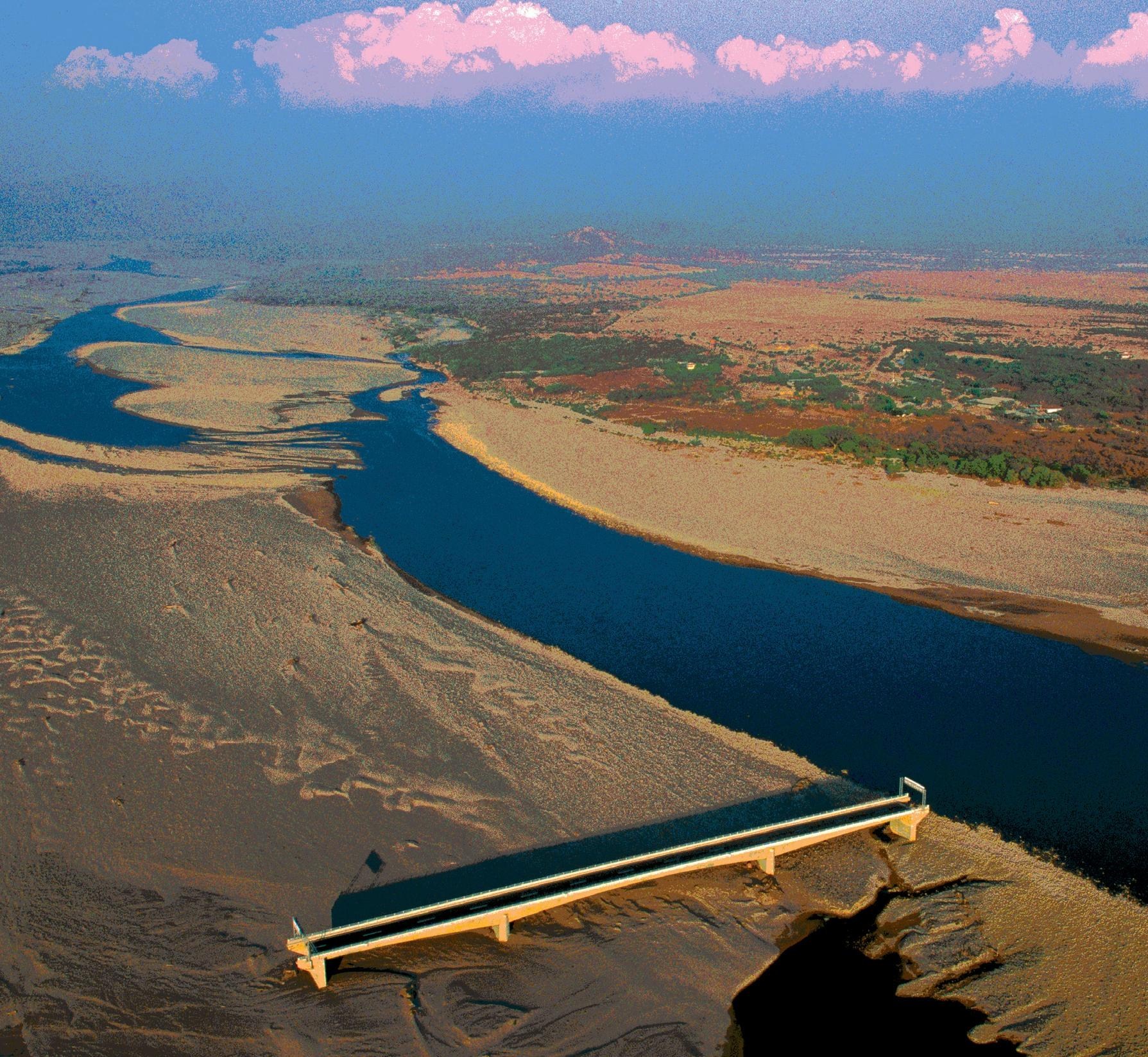 The river has gone, the bridge remains - Bridge, Honduras, Hurricane, Building, Suddenly, River, Translated by myself, The photo