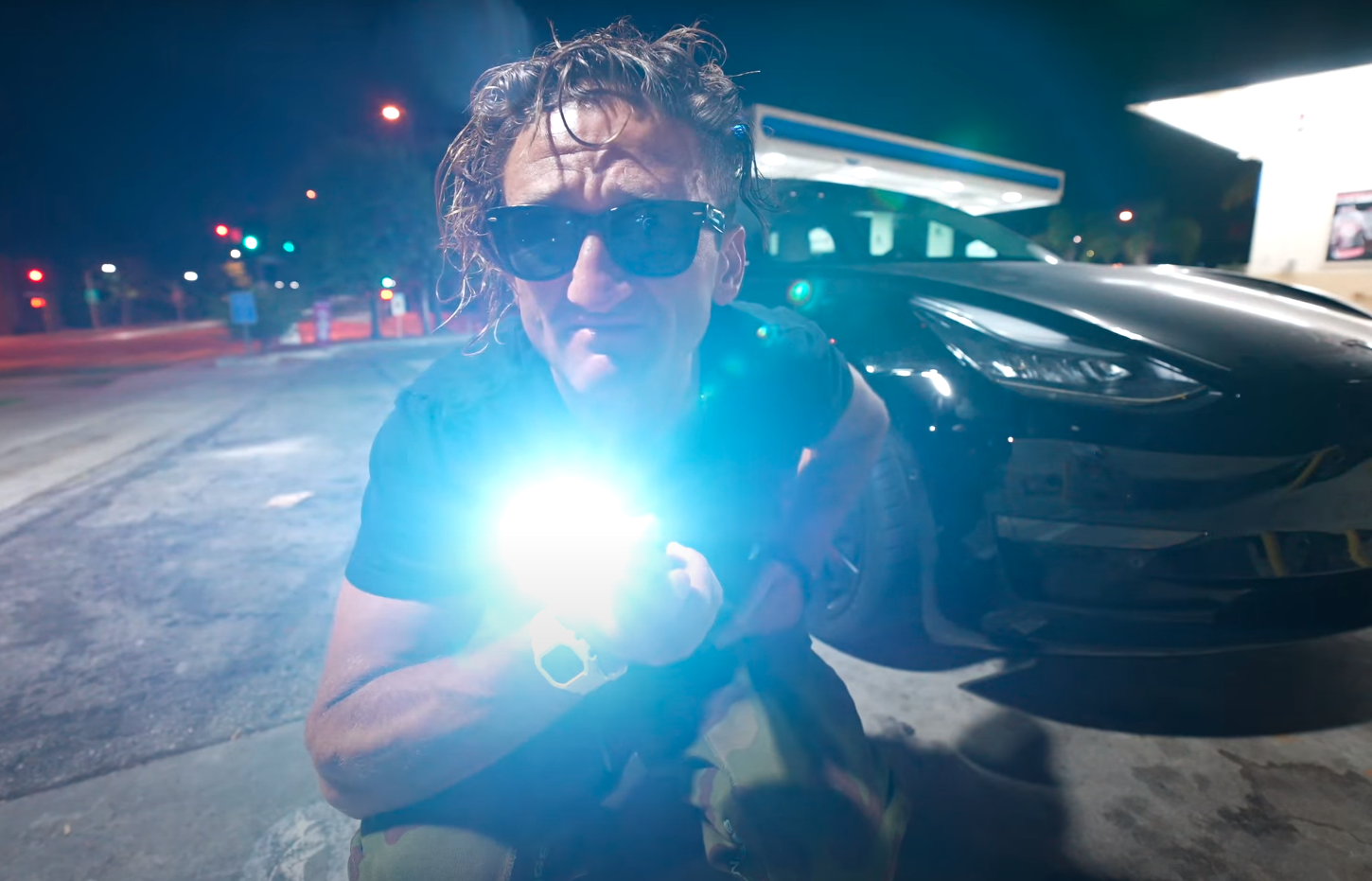 Casey Neistat and a flashlight. I love this vlogger - Casey Neistat, Flashlight, Cudgel, Self defense