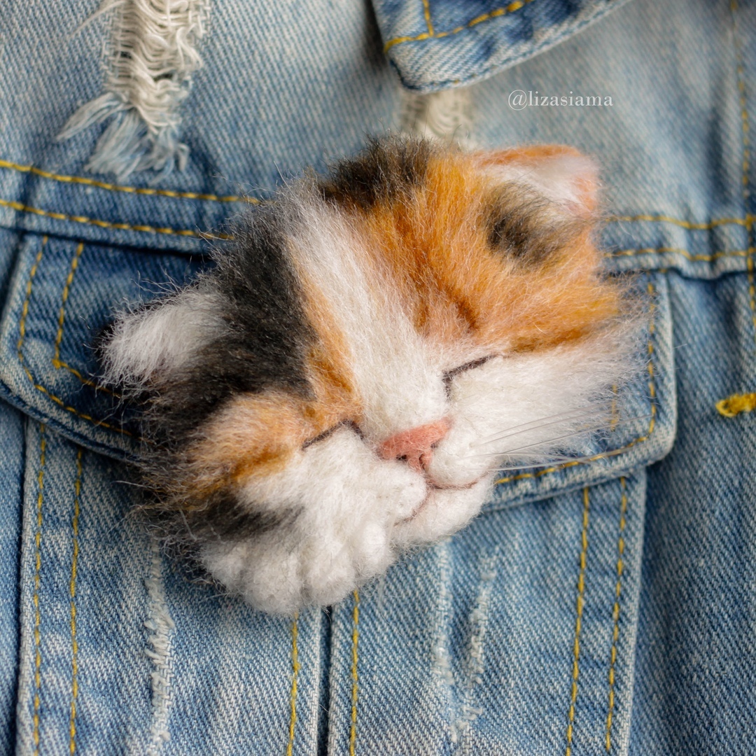 Sleeping Mosi, brooches using dry felting technique - My, Dry felting, Needlework without process, Art, cat, Creation, Handmade, Toys, Longpost