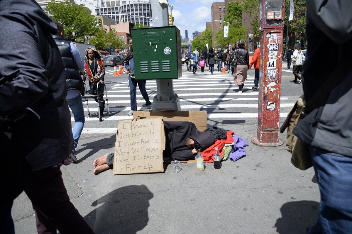 How New York hotels became hangouts for homeless people - My, Politics, Longpost, Video, New York, Bum, Negative