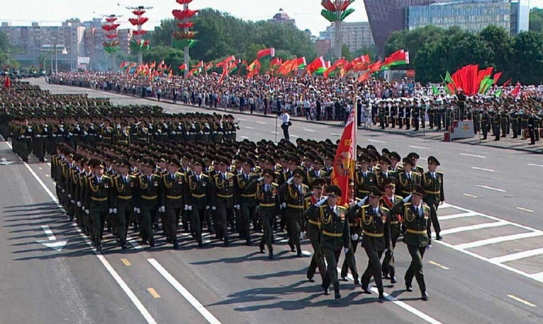 The military in Belarus are en masse going over to the side of the people and throwing away their uniforms... - Form, Humor, Belarusian Army, Politics