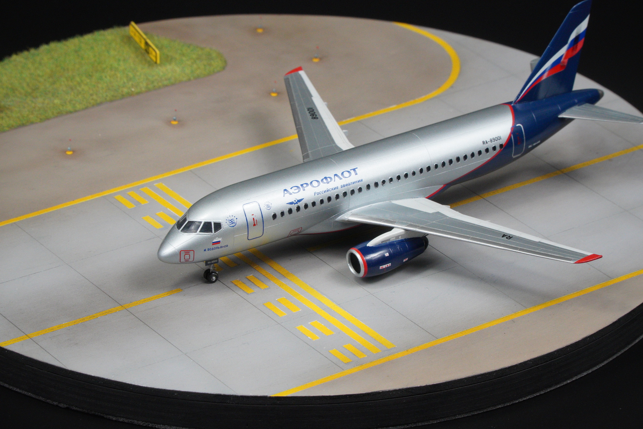 Diorama of Sheremetyevo Airport in 1/144 scale - My, Diorama, Airplane, Sukhoi Superjet 100, Hobby, Creation, Aviation, Stand modeling, Collection, Video, Longpost