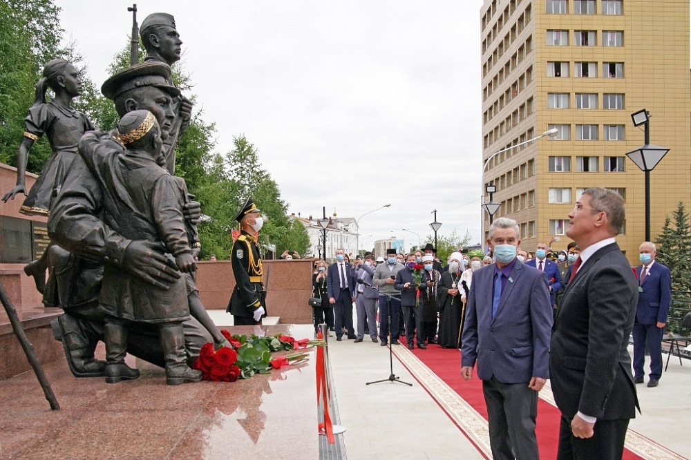 Скульптор портенировался, набил руки... метал жалко выкидывать... а пусть будет памятник! - Моё, Башкортостан, Скульптура, Уфа, Великая Отечественная война, Памятник, Длиннопост