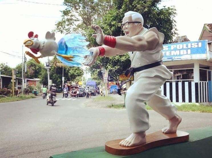 Colonel Sanders Hadouken - KFC, Hen, Haduken, Sculpture, Colonel Sanders, Kimono