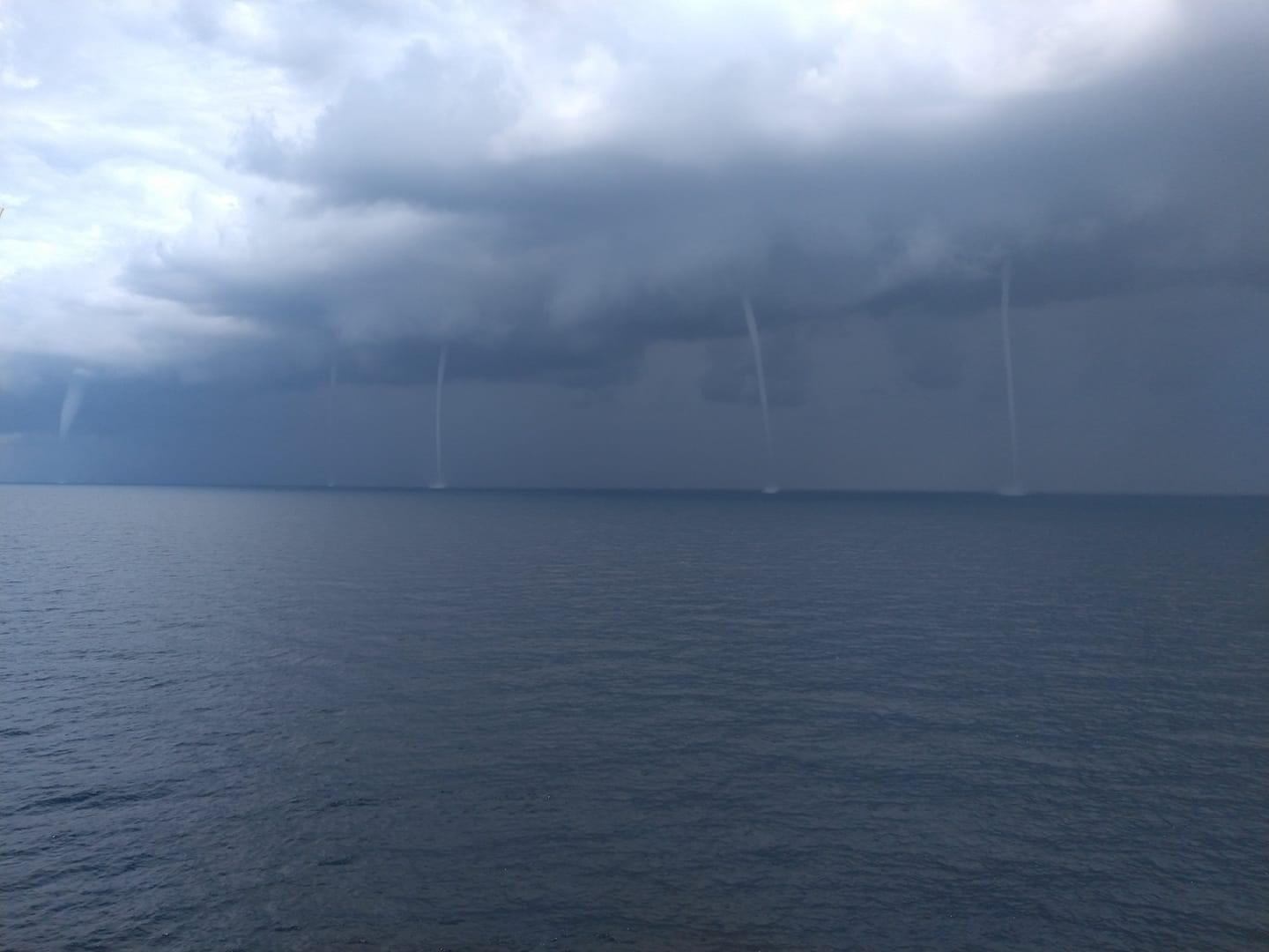 There was extremely tense weather conditions in the Gulf of Mexico yesterday - The photo, Nature, Gulf of Mexico, Weather, Tornado, USA, Reddit