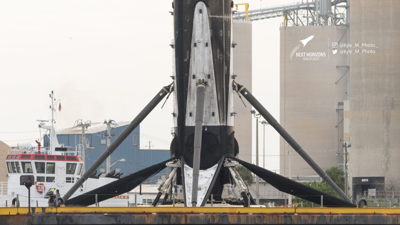 Первая ступень 1049.6 Falcon 9 возвращается в порт после рекордного 6-го повторного запуска - SpaceX, Falcon 9, Космонавтика, Илон Маск, Ракета-Носитель, Технологии, США, Порт, Рекорд, Длиннопост