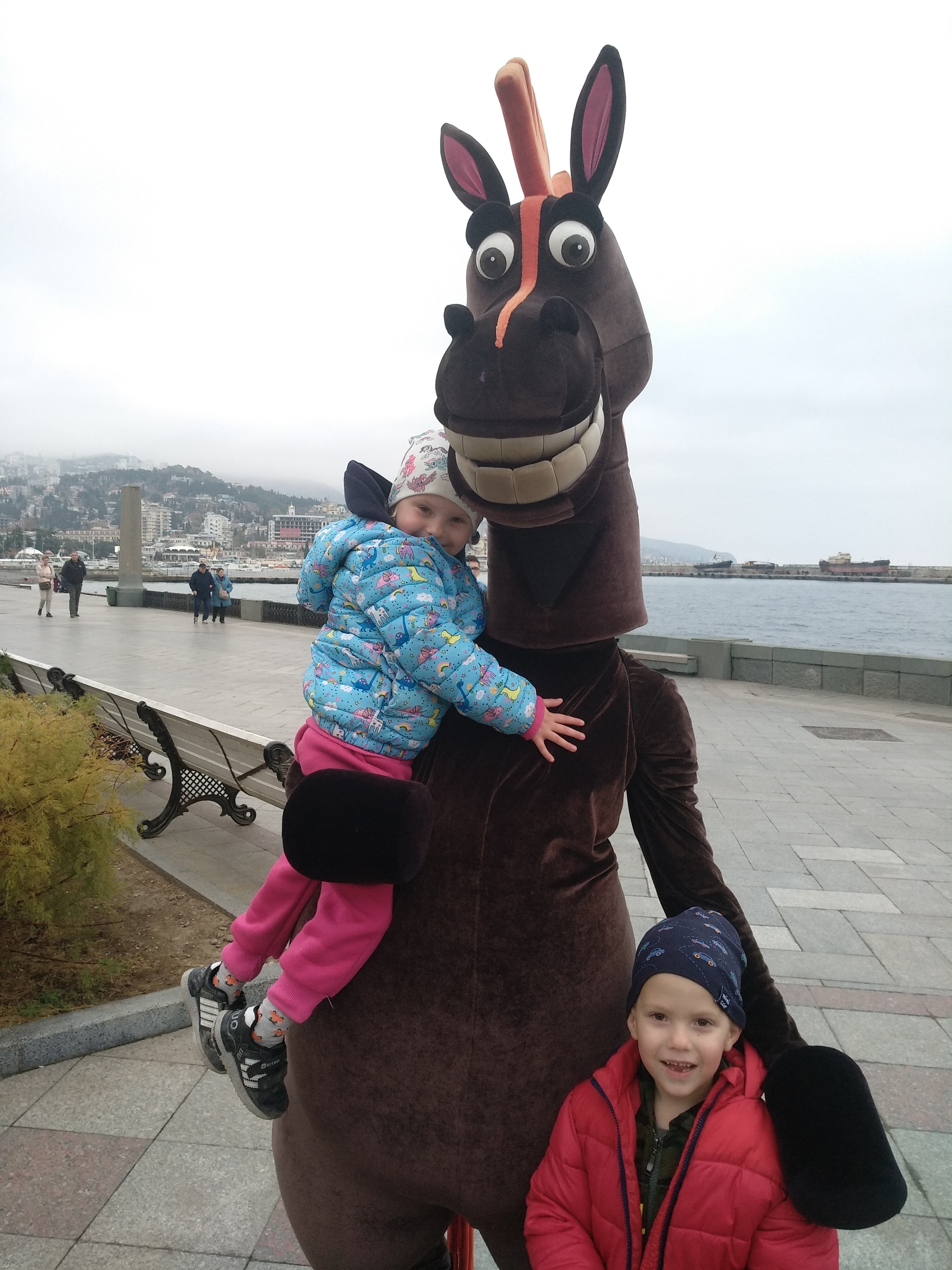 The best horse - My, Photo on sneaker, Resort, Children, Yalta, Embankment, Horse Julius, Animator, Puppets, , Positive