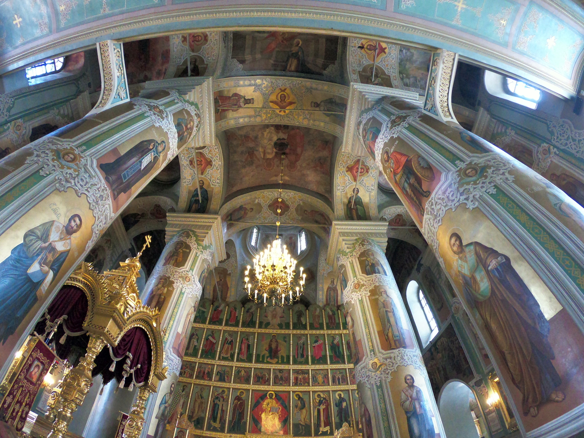 внутри московского собора