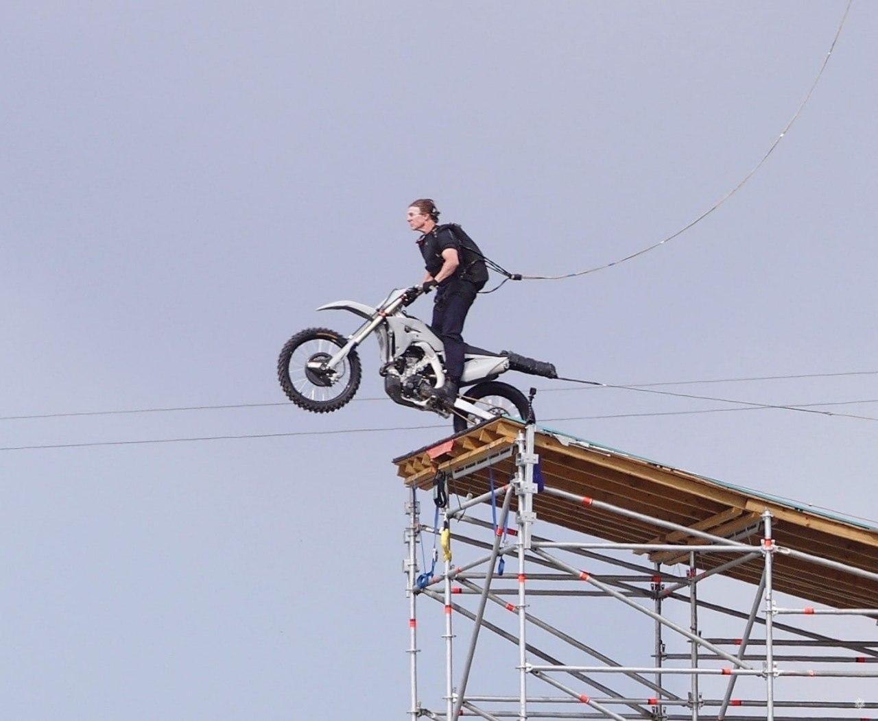 Tom Cruise performs incredible motorcycle stunt at 500 feet for Mission: Impossible - Tom Cruise, Ethan Hunt, mission Impossible, Motorcycles, Deadly Stunt, Actors and actresses, Longpost, Celebrities, Moto