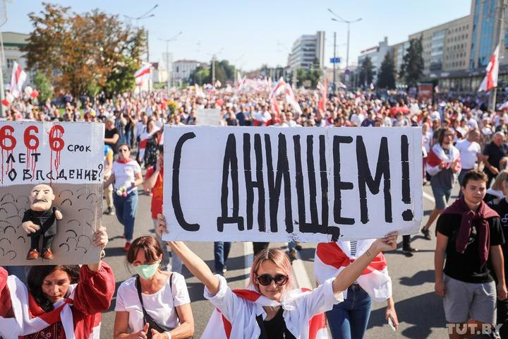 Благодарные белорусы поздравляют батьку с днём рождения - Политика, Республика Беларусь, Александр Лукашенко, Протесты в Беларуси, Народ