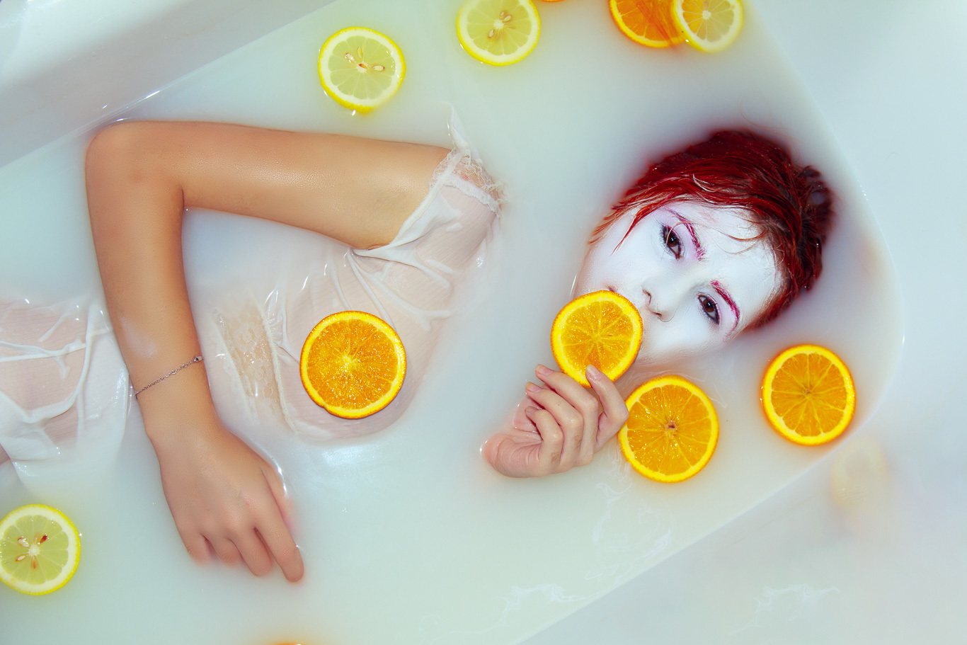 In the bathroom with milk and fruit - NSFW, My, PHOTOSESSION, Bathroom, Фрукты, Longpost, Makeup, Professional shooting