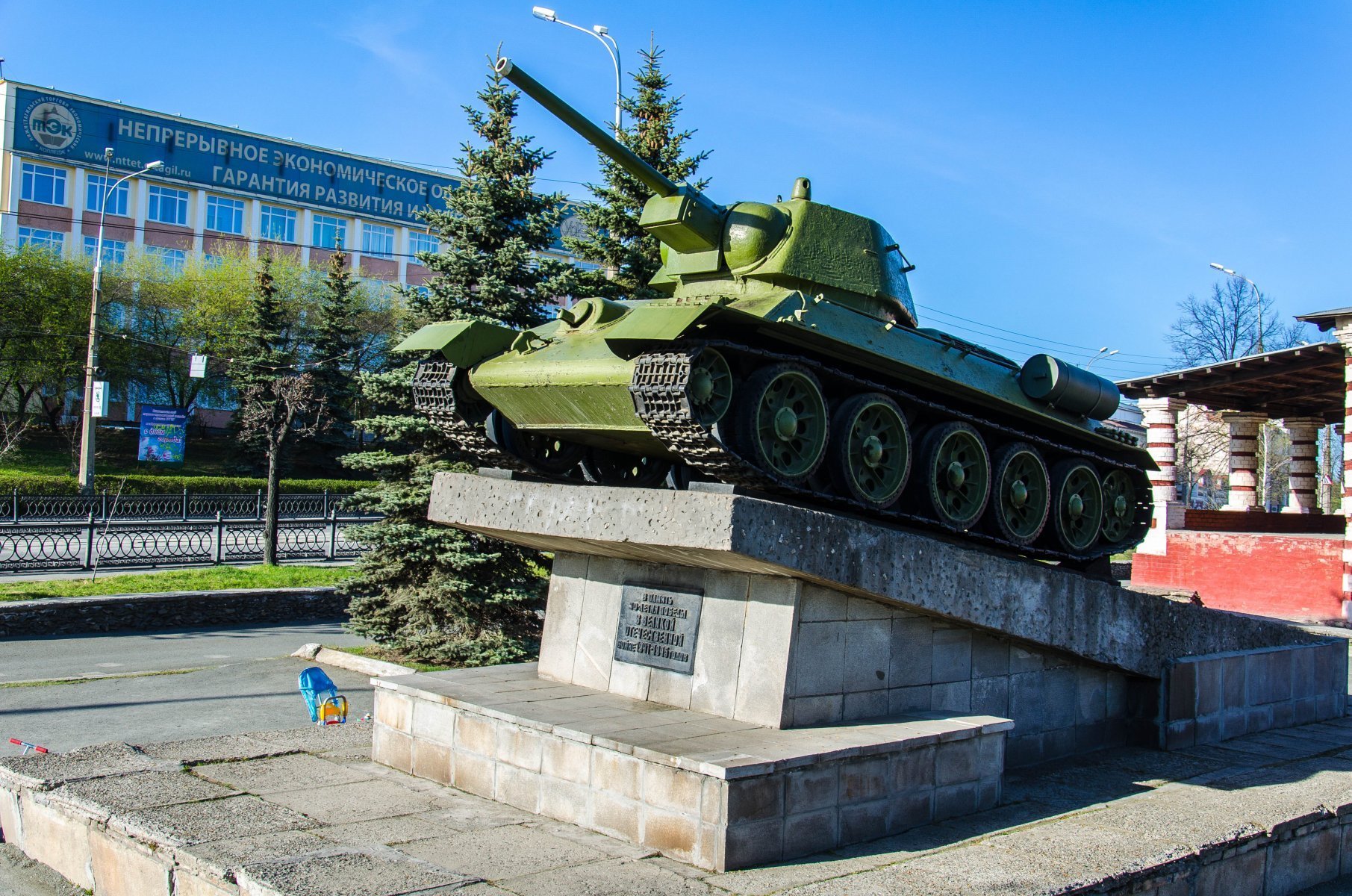 А поле боя держится на танках...