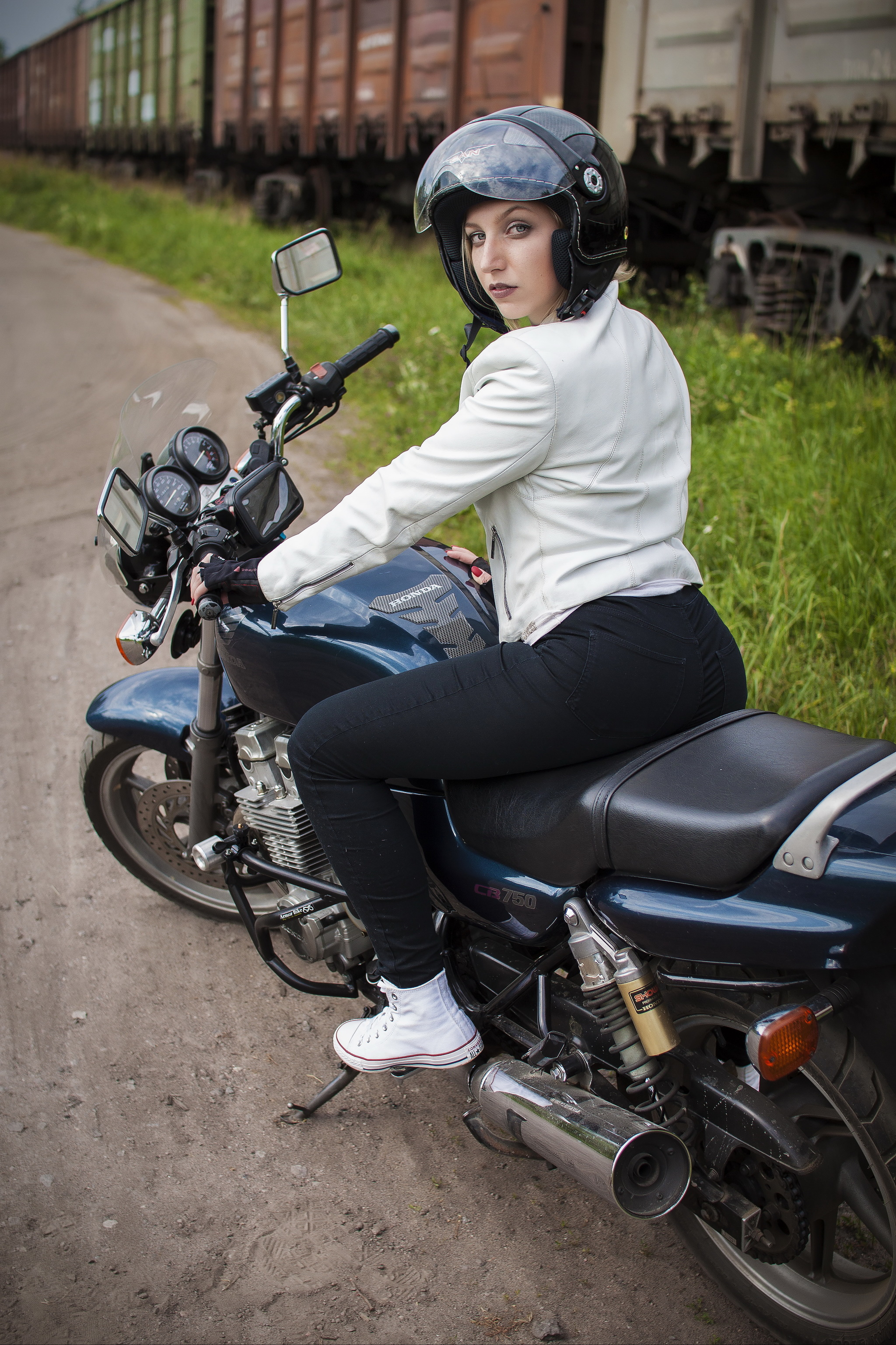 Девушка и мотоцикл | Пикабу