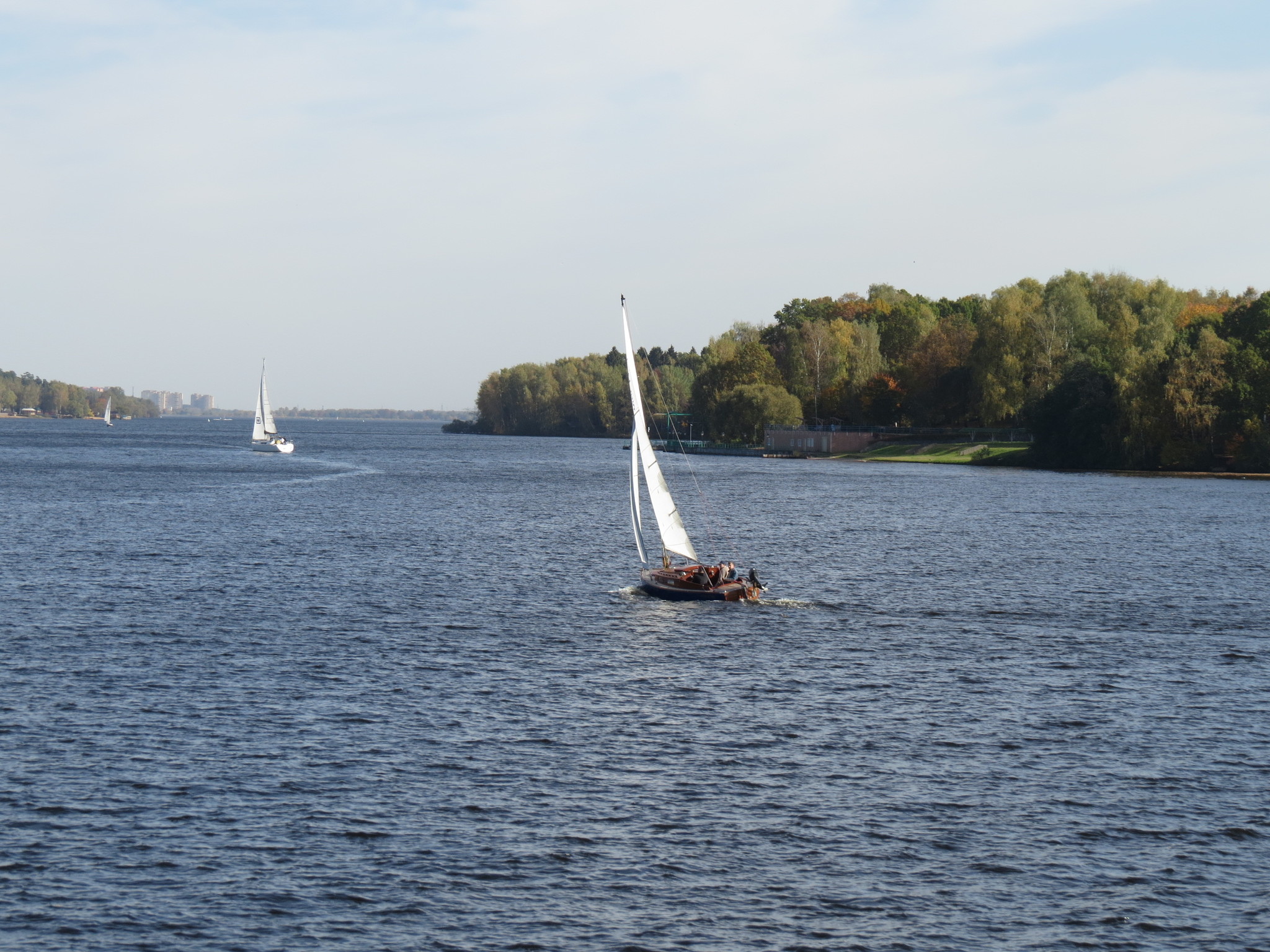 Moscow River on an autumn day... - My, Moscow River, Water, Nature, Landscape, The photo, Yacht, Autumn, Longpost